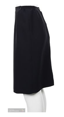 Modelia kapea polvimittainen hame