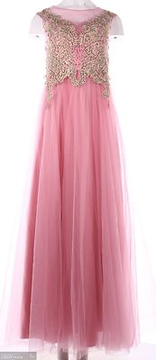 Pitkä tyllihelmainen juhlamekko