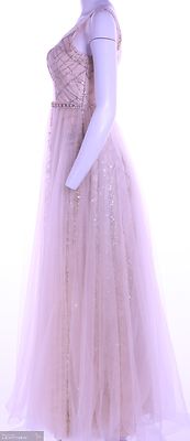 Pitkä tyllihelmainen juhlamekko kullansävyisillä kimalle somisteilla