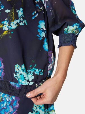 Signature väljästi istuva sifonkipusero