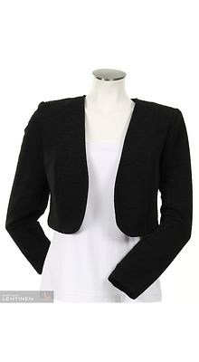 Lyhyt musta bolero, pitkällä hihalla