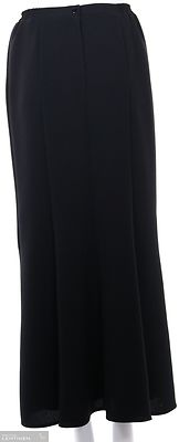 Modelian pitkä kapea hame, vyötäröllä kuminauha