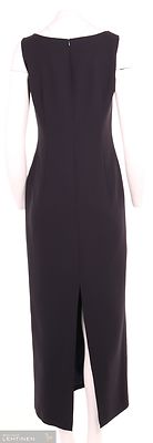 Pitkä tummansininen juhlapuku, kapeahelma jossa takana halkio