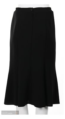 Modelian hame,ylhäältä istuva, alaspäin levenevä helma, pystyt leikkaussaumat