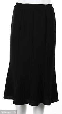 Modelian hame,ylhäältä istuva, alaspäin levenevä helma, pystyt leikkaussaumat