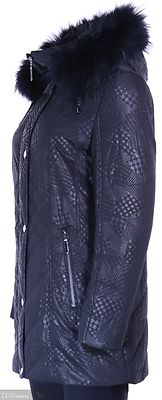 Barbara Lebek musta karvahupullinen toppatakki