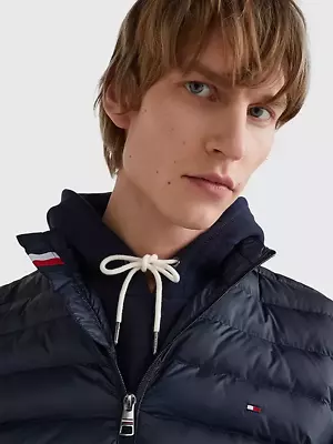 Tommy Hilfiger tummansininen kevytvanupusakka
