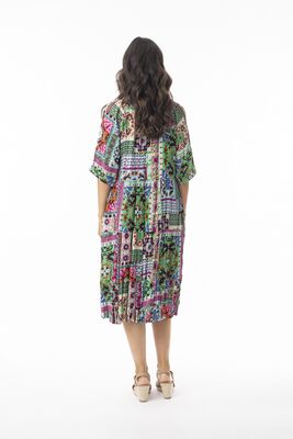 Orientique väljästi laskeutuva kuviollinen kesämekko