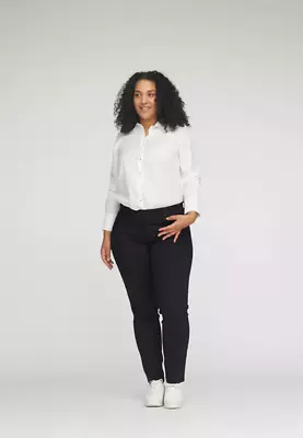 Laurie charlotte regular mustat viisitasku farkut