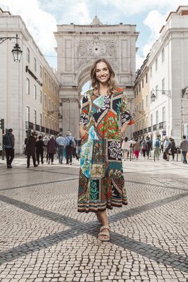 Orientique pitkä värikkäästi kuvioitu kesämekko