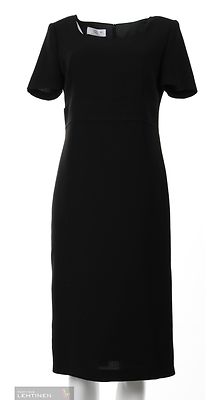 Modelian klassinen musta mekko, rintojen alla poikkileikkaus jossa saumoja korostavat tikkaukset