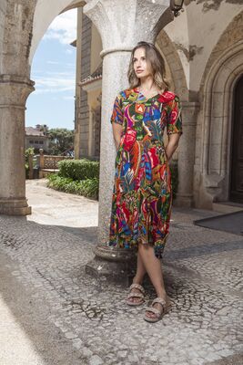 Orientique lämpimän mausteisen sävyinen kesämekko