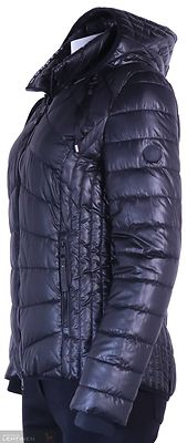 Barbara Lebek musta tikattu hupullinen toppatakki