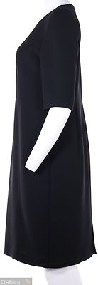 Musta kotelomekko, puolipitkillä hihoilla