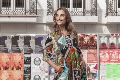 Orientique pitkä värikkäästi kuvioitu kesämekko