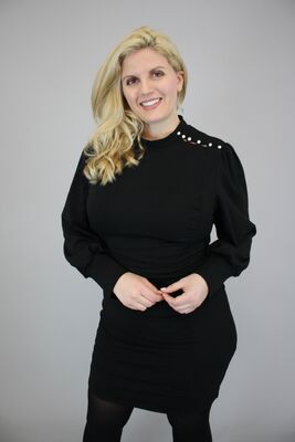 DNY musta pussihihainen plus size mekko joustocollegesta