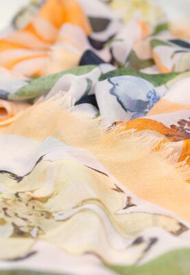 Lasessor oranssin sävyinen kaulahuivi