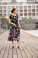 Aino kotimainen värikäs trikoomekko