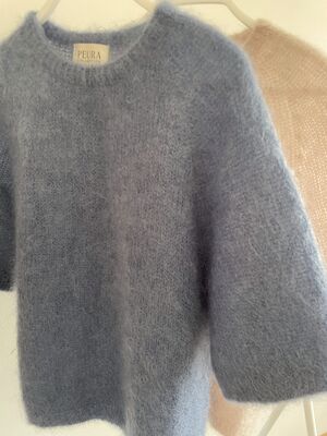 Peura collection vaaleansininen Aino mohairneulepusero