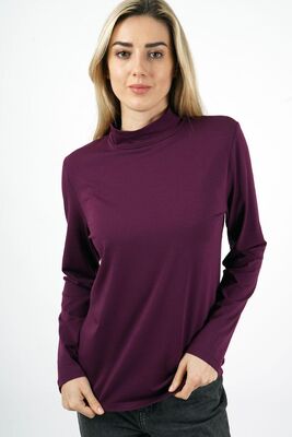 Luumunsävyinen trikoo poolo matalalla kauluksella