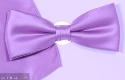 Matex lilansävyinen rusetti ja taskuliina