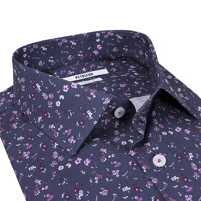 Petrifun lilansävyinen paita classic fit mitoituksella