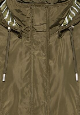 Lebek oliivinvihreä kevättakki