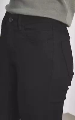 Paramin mustat kapealinjaiset housut