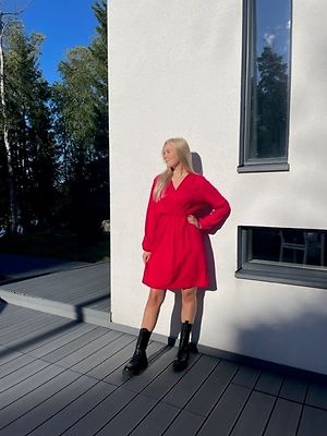 Nicolei punainen trikoomekko