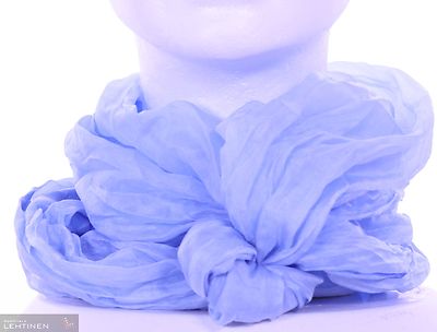 Lasessorin vaaleansininen tuubihuivi