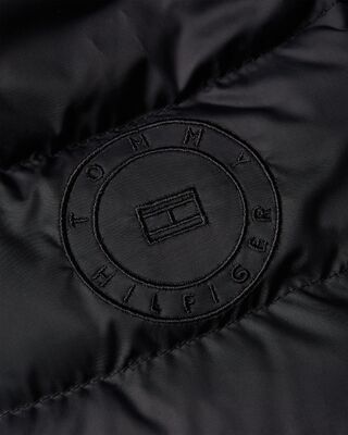 Tommy Hilfiger musta pitkä untuvatakki