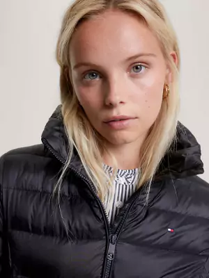 Tommy Hilfiger musta talvitakki pystykauluksella