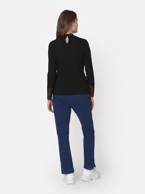 Signature musta pitsisomisteinen ribbineulos paita