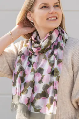 Lasessor Lula huivi oliivin sävyisellä pallokuosilla