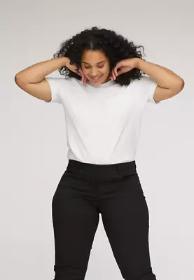 Laurie charlotte regular mustat farkut pidennetyllä lahkeella