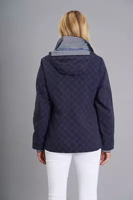 Junge sininen hupullinen kevät takki