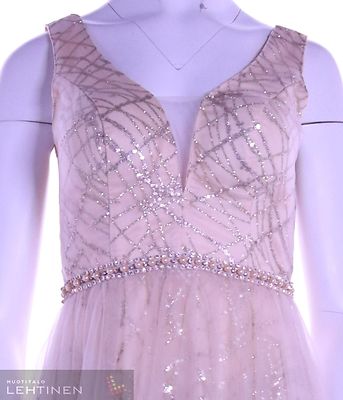 Pitkä tyllihelmainen juhlamekko kullansävyisillä kimalle somisteilla