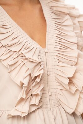 Capri Collection shampanjan sävyinen peplum-helmainen röyhelöpusero