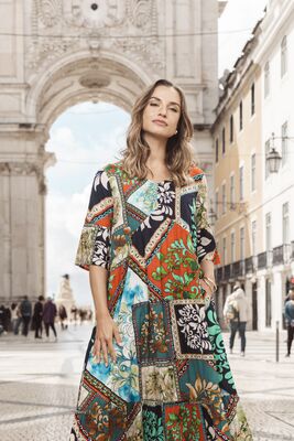 Orientique pitkä värikkäästi kuvioitu kesämekko