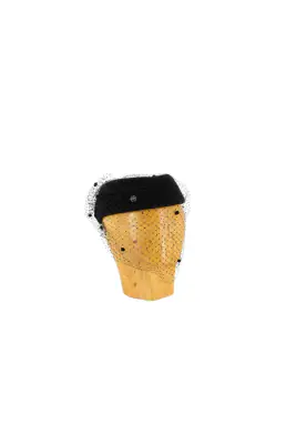 KN Kati Niemi pillerimallinen harsolla somistettu hattu