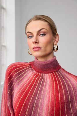 Micha punasävyinen lepakkohihainen neulepusero