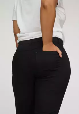 Laurie charlotte regular mustat farkut pidennetyllä lahkeella