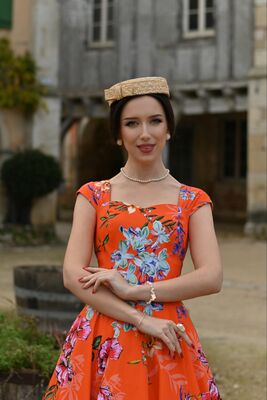 Hearts & Roses kirkkaan oranssi kukkakuvioinen kellohelmamekko