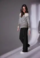 Laurie Donna Loose mustat väljälahkeiset housut