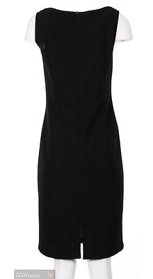 Modelia musta polvimittainen kotelomekko