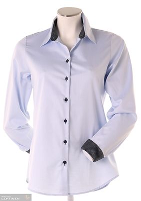 Bosweelin vaaleansininen paitapusero sinisillä somisteilla kalvosimen-ja kauluksen sisällä