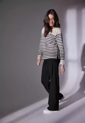 Laurie Donna Loose mustat väljälahkeiset housut