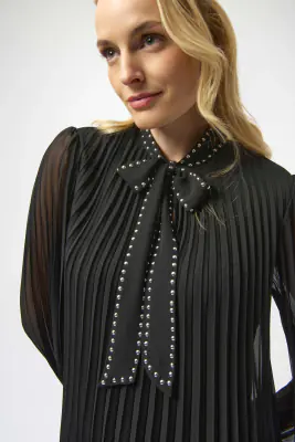 Joseph Ribkoff musta niittikoristeltu pliseerimekko