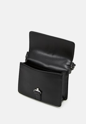 Tommy Hilfiger musta crossover-olkalaukku