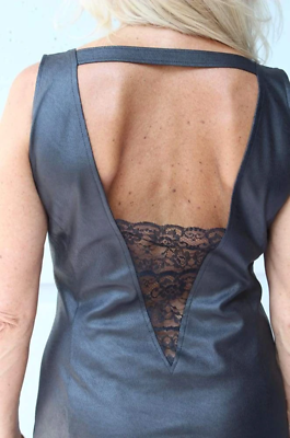 Muoti-Torpan upea konepestävä keinonahkamekko